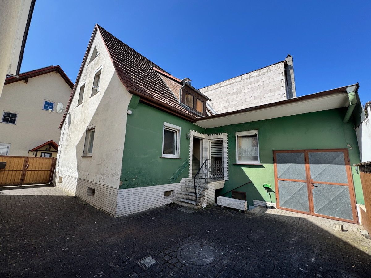 Objektansicht | Hof, Eingangsbereich und Garage